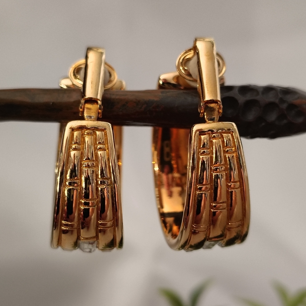 🦢Swarovski Clip-on Hoop Earrings Gold Tone w/ Crystals 1" - Picture 5 of 8
